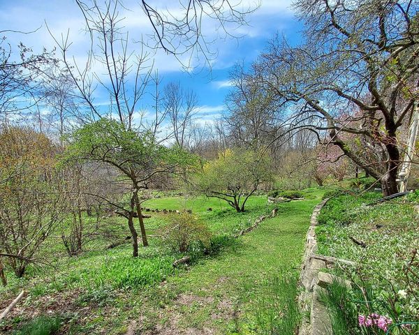 711 Acacia ROAD, Glendale, WI 53217