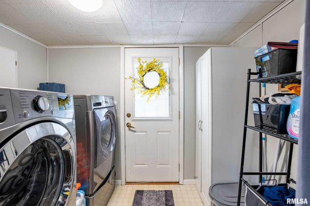 522 N DIVISION Street, Carterville, IL 62918