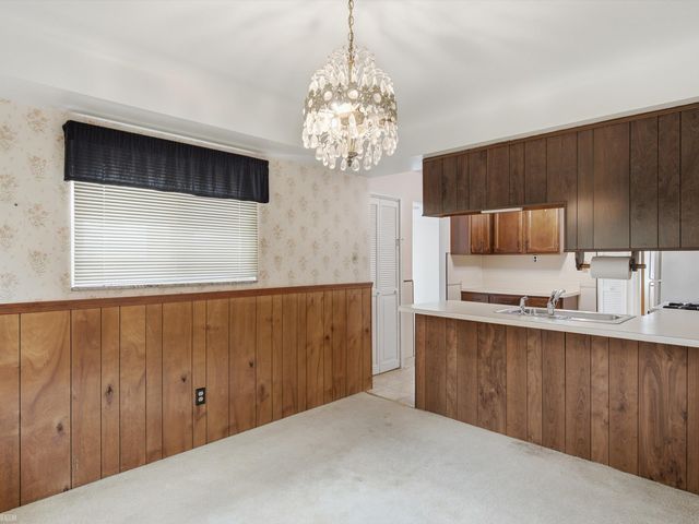 28611 Groveland Street, Roseville, MI 48066