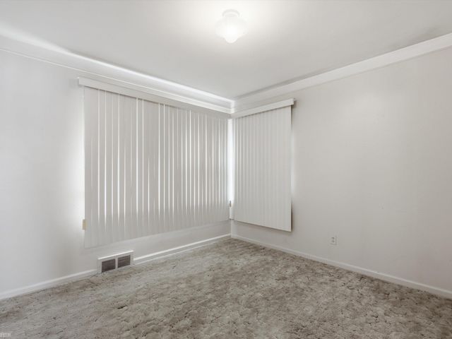 28611 Groveland Street, Roseville, MI 48066