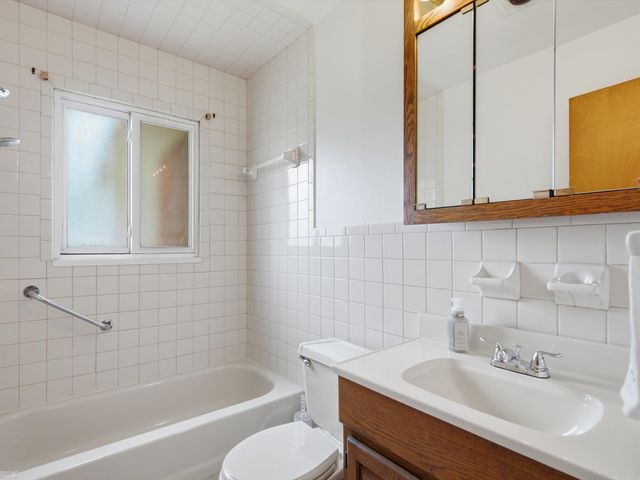 28611 Groveland Street, Roseville, MI 48066