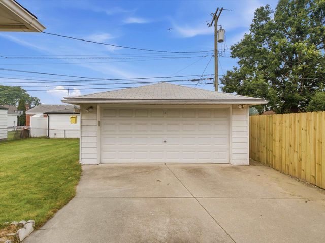 28611 Groveland Street, Roseville, MI 48066