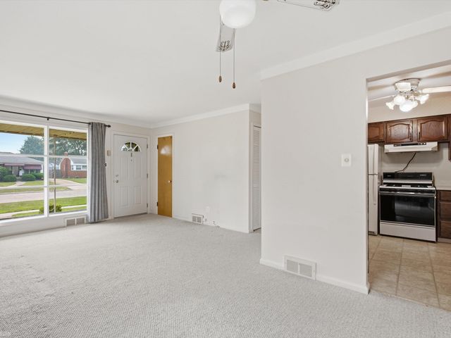 28611 Groveland Street, Roseville, MI 48066