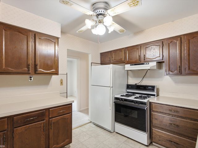28611 Groveland Street, Roseville, MI 48066