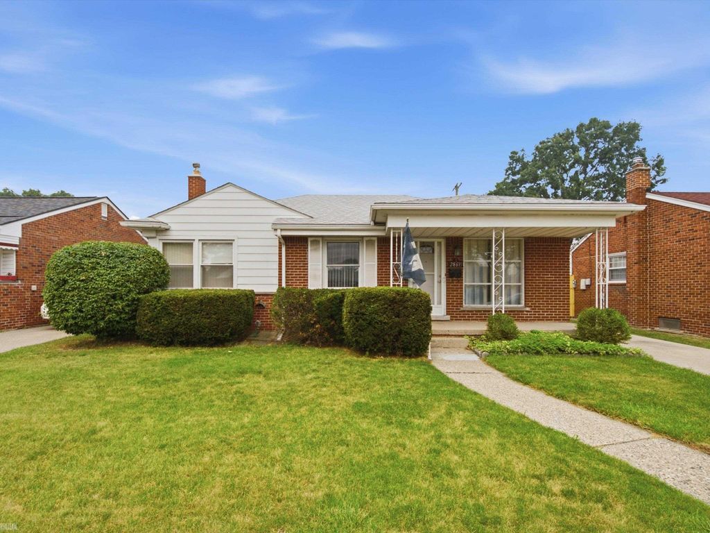 28611 Groveland Street, Roseville, MI 48066