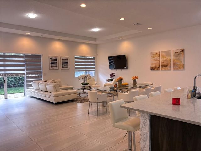 15062 SW 177th Ter, Miami, FL 33187