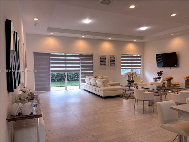 15062 SW 177th Ter, Miami, FL 33187