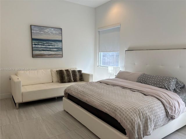 15062 SW 177th Ter, Miami, FL 33187