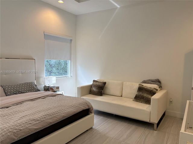 15062 SW 177th Ter, Miami, FL 33187