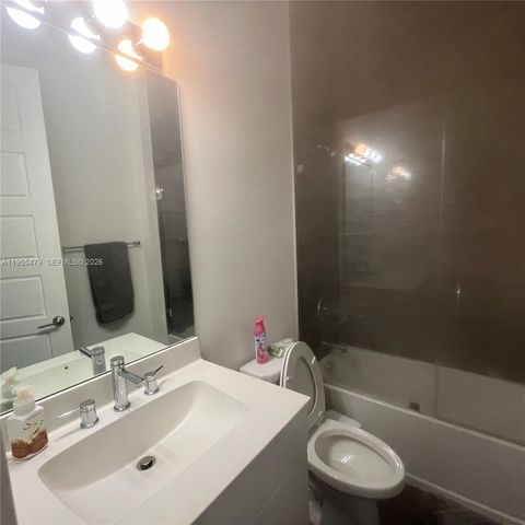 15062 SW 177th Ter, Miami, FL 33187