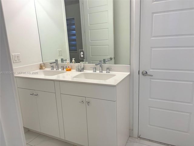 15062 SW 177th Ter, Miami, FL 33187