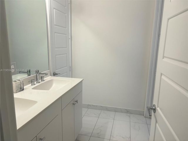 15062 SW 177th Ter, Miami, FL 33187