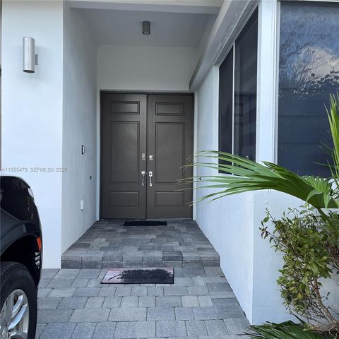 15062 SW 177th Ter, Miami, FL 33187