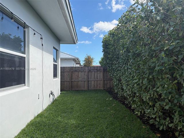 15062 SW 177th Ter, Miami, FL 33187