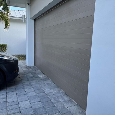 15062 SW 177th Ter, Miami, FL 33187