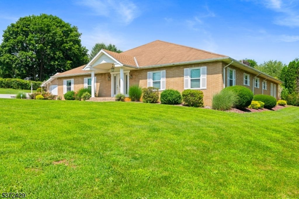 242 Schoeneck Ave, Pennsylvania, PA 18064