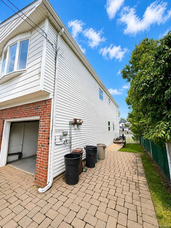 404 Edgegrove Avenue, Staten Island, NY 10312 — photo 3