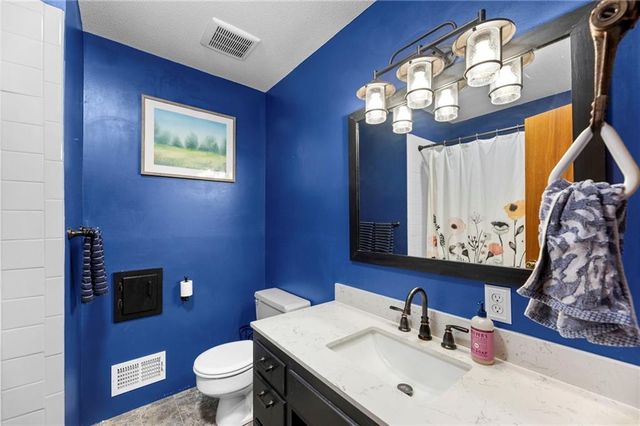 15911 S State Route KK Highway, Pleasant Hill, MO 64080