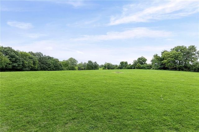 15911 S State Route KK Highway, Pleasant Hill, MO 64080