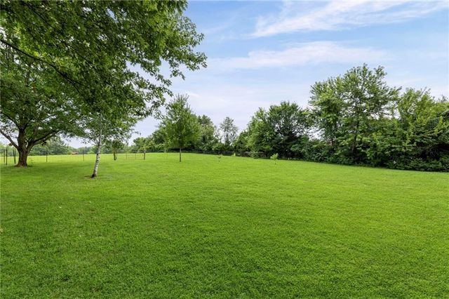 15911 S State Route KK Highway, Pleasant Hill, MO 64080