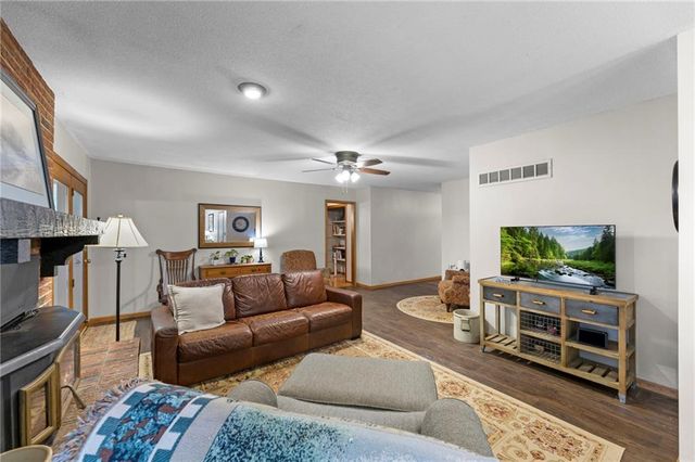 15911 S State Route KK Highway, Pleasant Hill, MO 64080