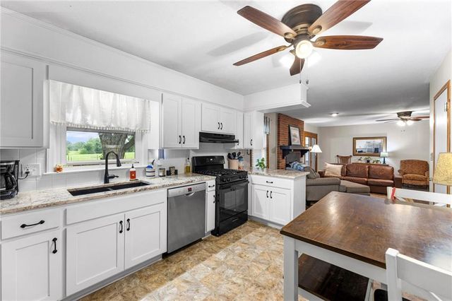 15911 S State Route KK Highway, Pleasant Hill, MO 64080