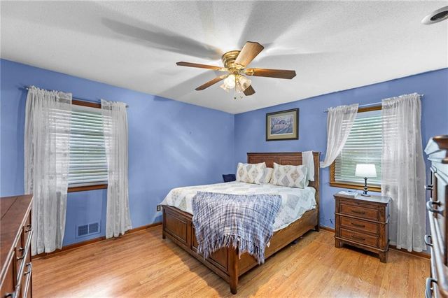 15911 S State Route KK Highway, Pleasant Hill, MO 64080