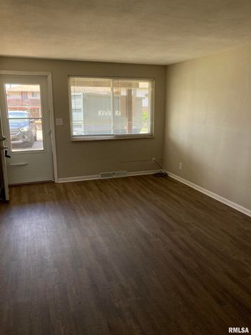 212 E Oak Cliff Ct Apt 1, Peoria, IL 61614