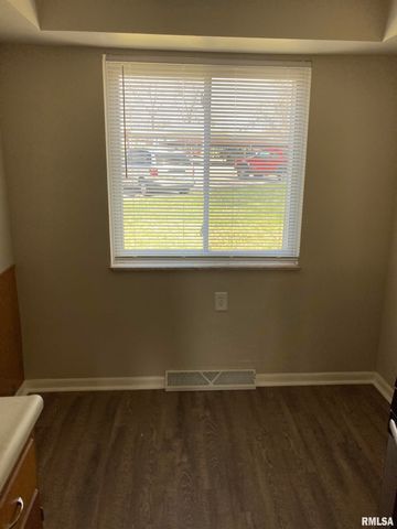 212 E Oak Cliff Ct Apt 1, Peoria, IL 61614