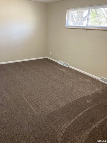 212 E Oak Cliff Ct Apt 1, Peoria, IL 61614
