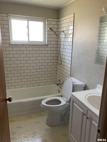 212 E Oak Cliff Ct Apt 1, Peoria, IL 61614