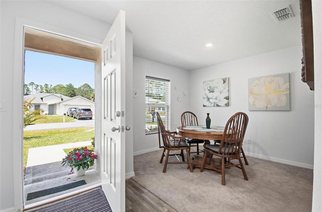 Image 2 of property listing at 8 POST OAK LANE, Palm Coast, FL 32164