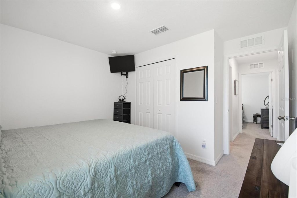 Image 28 of property listing at 8 POST OAK LANE, Palm Coast, FL 32164