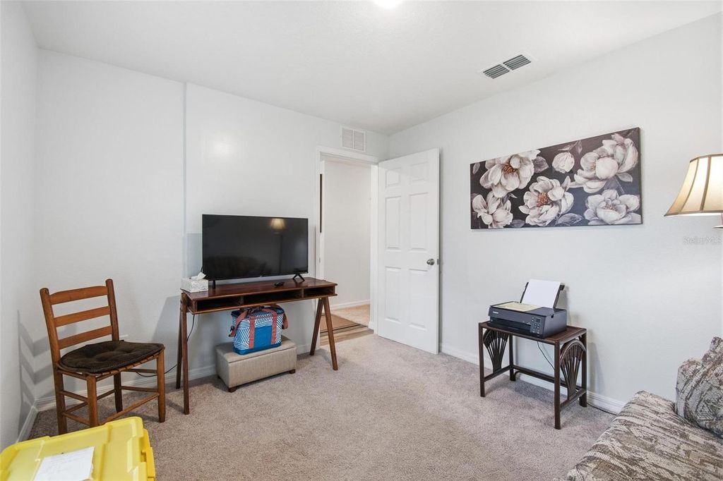 Image 9 of property listing at 8 POST OAK LANE, Palm Coast, FL 32164