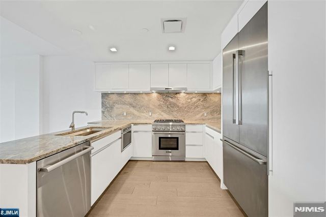 320 Adolphus Avenue 1004, Cliffside Park, NJ 07010