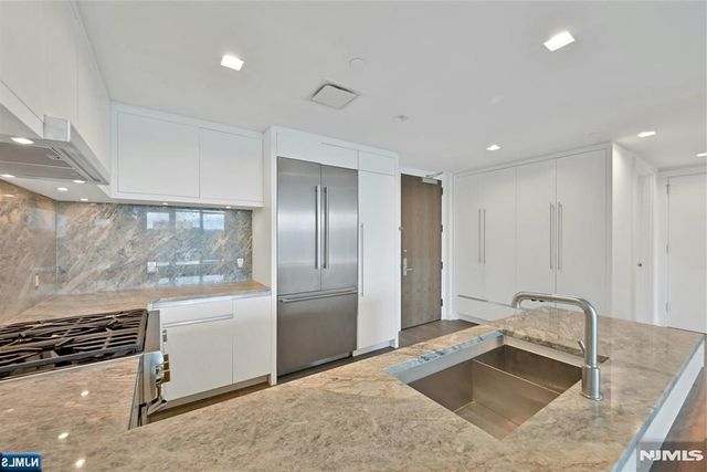 320 Adolphus Avenue 1004, Cliffside Park, NJ 07010