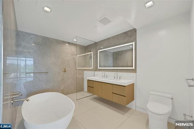 320 Adolphus Avenue 1004, Cliffside Park, NJ 07010