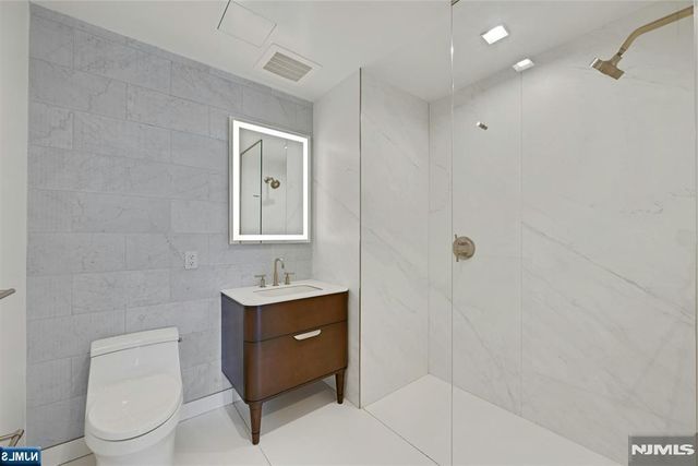 320 Adolphus Avenue 1004, Cliffside Park, NJ 07010