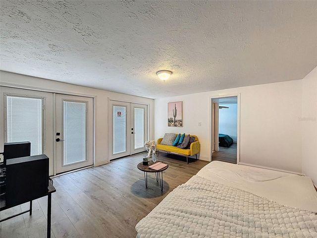 2206 HOWARD LANE, Tampa, FL 33612