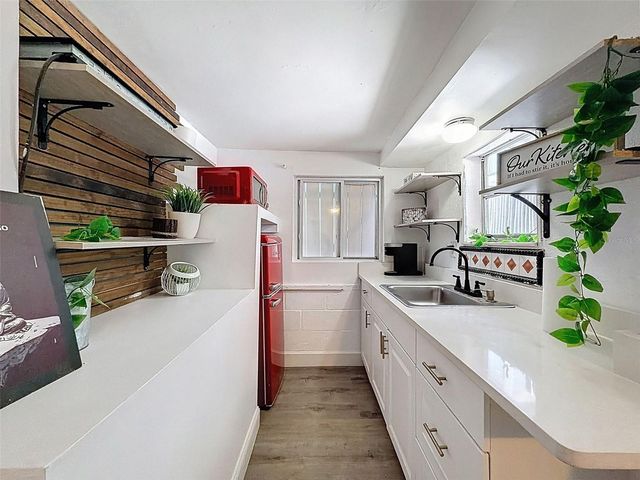 2206 HOWARD LANE, Tampa, FL 33612