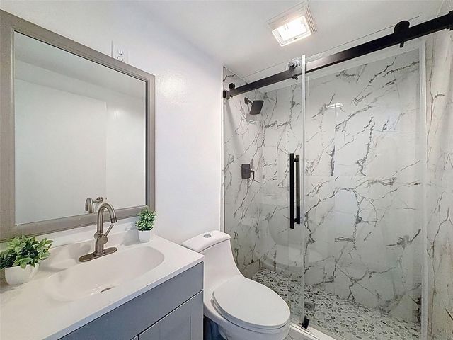 2206 HOWARD LANE, Tampa, FL 33612