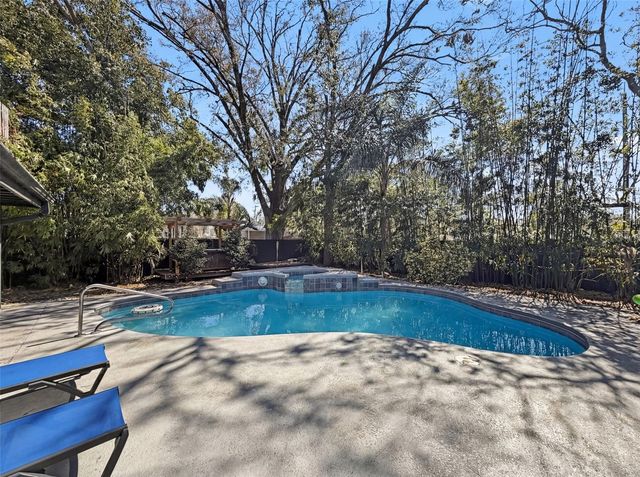 2206 HOWARD LANE, Tampa, FL 33612