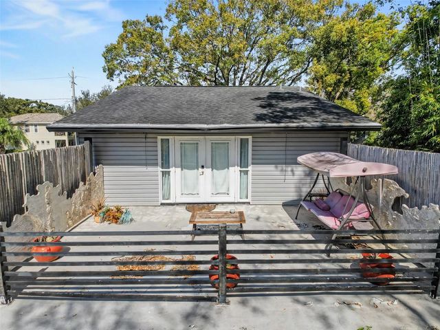 2206 HOWARD LANE, Tampa, FL 33612