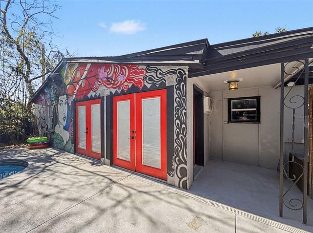 2206 HOWARD LANE, Tampa, FL 33612