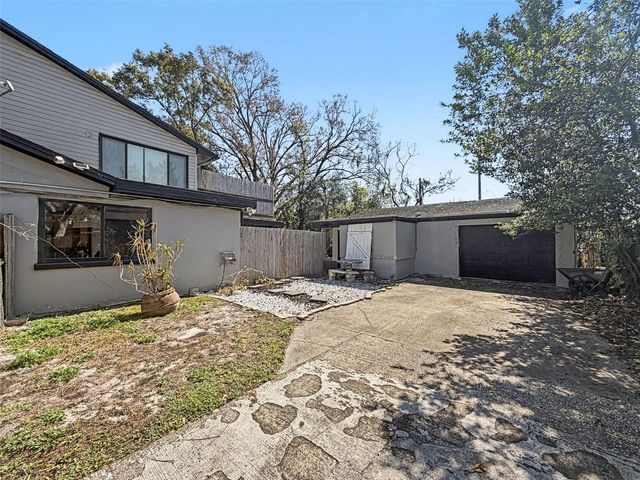 2206 HOWARD LANE, Tampa, FL 33612