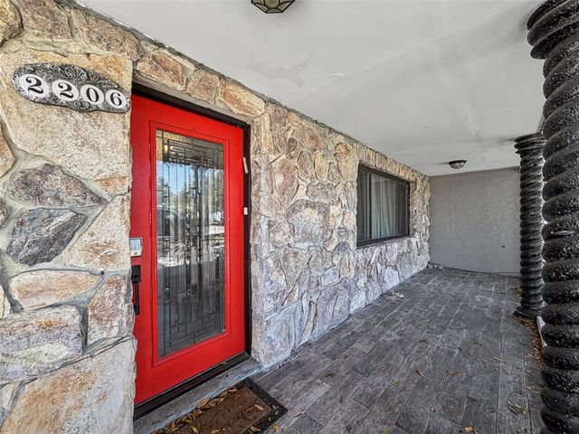 2206 HOWARD LANE, Tampa, FL 33612