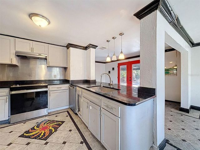 2206 HOWARD LANE, Tampa, FL 33612