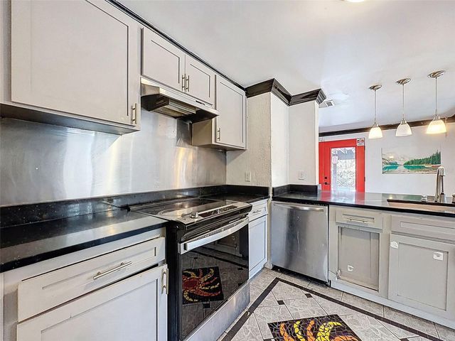 2206 HOWARD LANE, Tampa, FL 33612