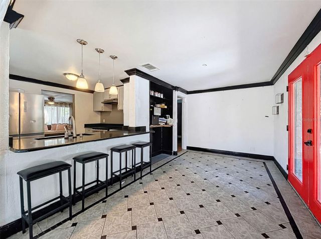 2206 HOWARD LANE, Tampa, FL 33612