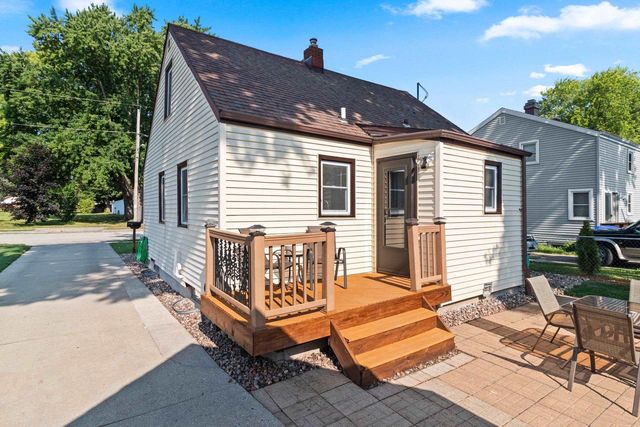1420 N CHARLOTTE STREET, Appleton, WI 54911